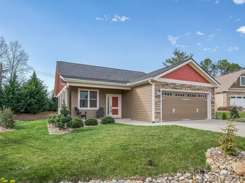 72 S Anvil Ave, Hendersonville, NC 28792