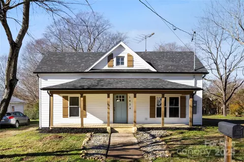 1024 8th St, Statesville, NC 28677