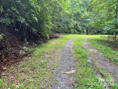 103 Chipmunk Ln, Beech Mountain, NC 28604 photo 3
