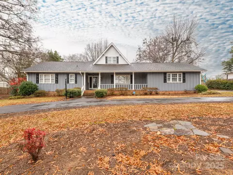 926 Bridlepath Ln, Charlotte, NC 28211