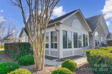 794 Ledgestone Ct, Tega Cay, SC 29708 photo 2