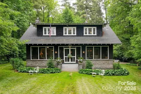 267 Rhett Dr, Flat Rock, NC 28731