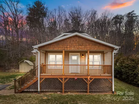 349 Youngs Drive Ext, Candler, NC 28715