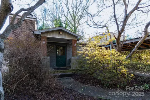 329 W Lake Ave, Hendersonville, NC 28739
