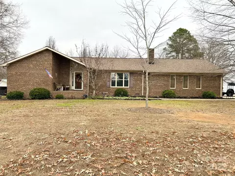 2233 Woodhurst Ln, Albemarle, NC 28001