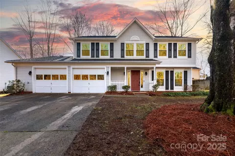 2500 Crescent Knoll Dr, Matthews, NC 28105