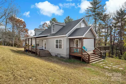 286 Overlook Dr, Spruce Pine, NC 28777