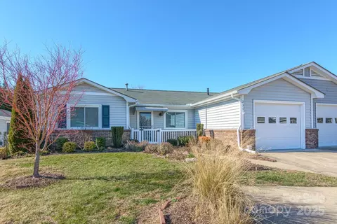 237 Dartcrest Dr, Hendersonville, NC 28792
