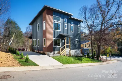 54 Harnett St, Asheville, NC 28806