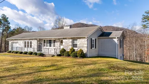 77 Dix Creek Apt 2 Rd, Leicester, NC 28748