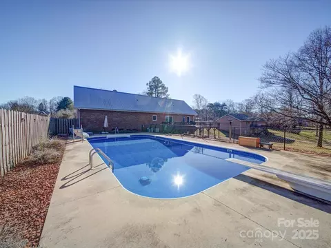 194 Beech Brook Ln, Statesville, NC 28625