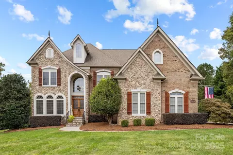 10418 Annie Oakley Ln, Charlotte, NC 28227