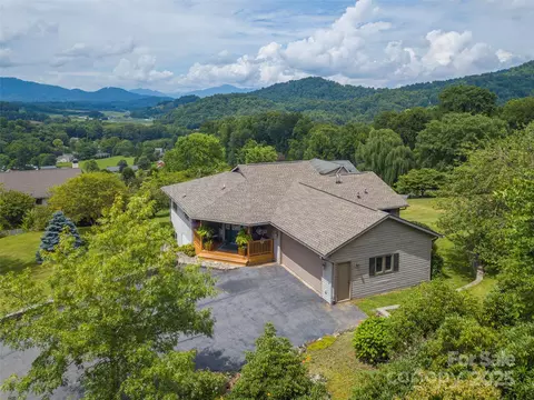 34 Pond View Dr, Waynesville, NC 28786