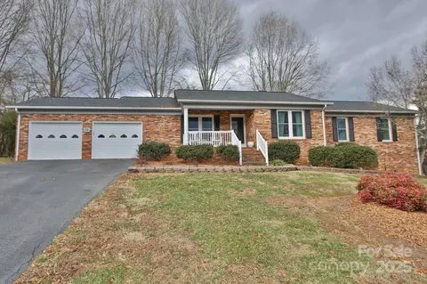 2816 Mountain Crest Rd, Jonesville, NC 28642