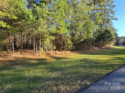 137 Heron Bay Dr, Badin Lake, NC 28127
