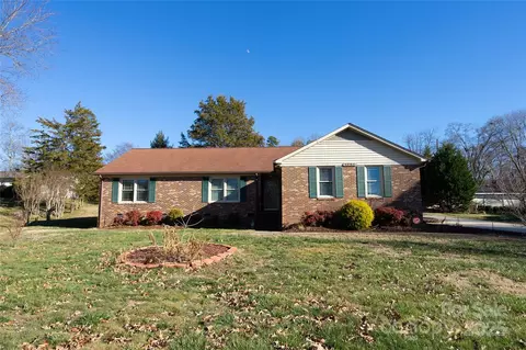 1544 Daybreak Ridge Rd, Kannapolis, NC 28081