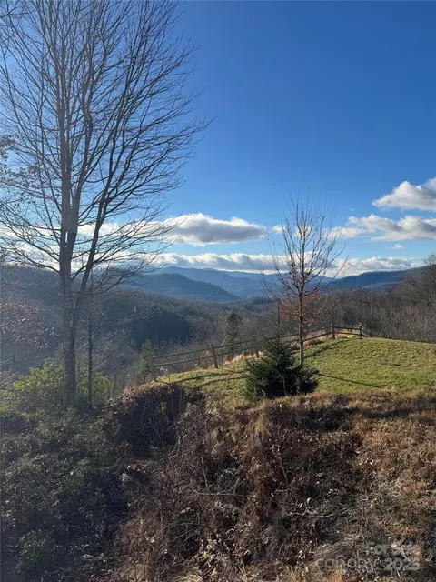 235 Hawk Shadow Trl, Sylva, NC 28779