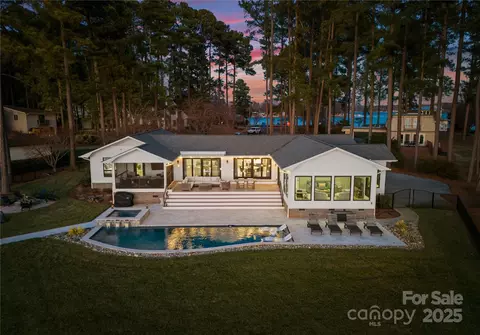 111 Breezeview Pl, Mooresville, NC 28117