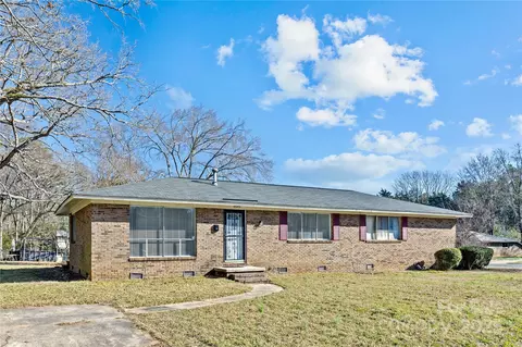 4901 Malibu Dr, Charlotte, NC 28215