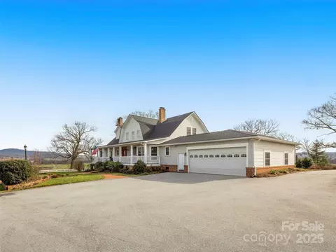 455 Nesbitt Dr, Mills River, NC 28759