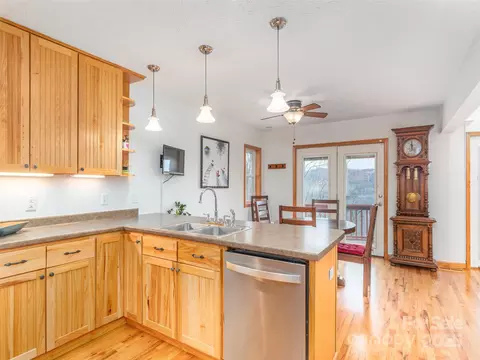 Kitchen - 1185 Mule Stomp Rd, Clyde, NC 28721 photo 2 of 2