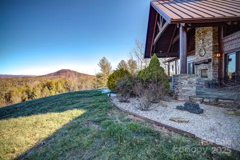 2026 Black Hills Dr, Collettsville, NC 28611 photo 10