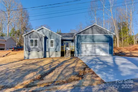9181 Cherokee Dr, Hickory, NC 28601