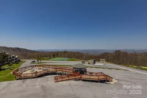 301 Pinnacle Inn 4313 Rd #4313, Beech Mountain, NC 28604