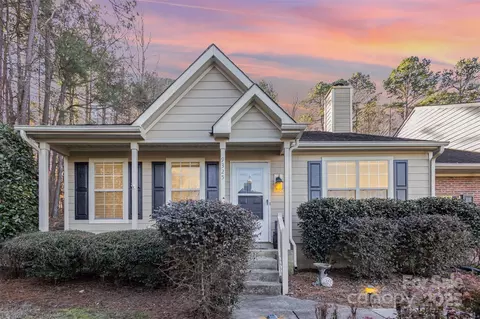 9325 Four Mile Creek Rd, Charlotte, NC 28277