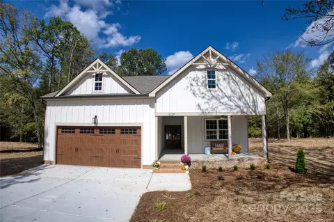 1037 Oakmont Dr, Rock Hill, SC 29732