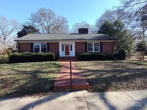 352 7th Nw St NW, Hickory, NC 28601