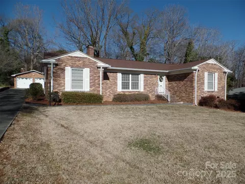 211 Walnut Ave, Mount Holly, NC 28120