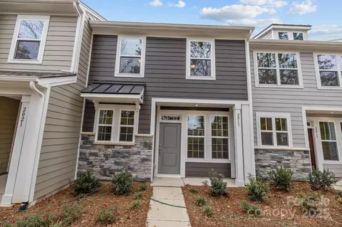 2017 Near Point 19 Rd #19, Charlotte, NC 28208
