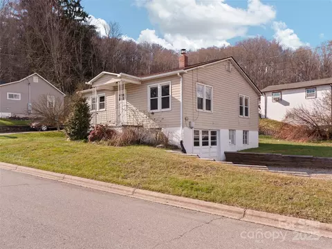 202 Birch St, Canton, NC 28716