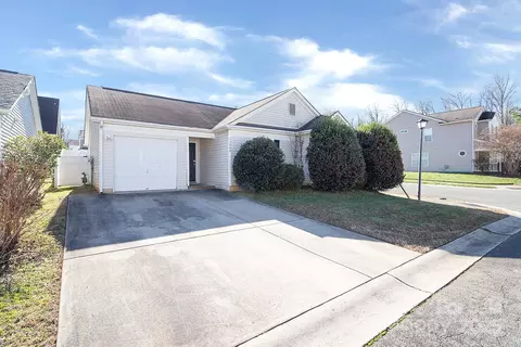 13502 Tartarian Ct, Charlotte, NC 28215