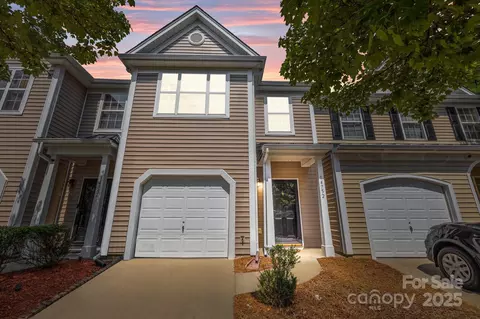 14752 Lions Paw St, Charlotte, NC 28273