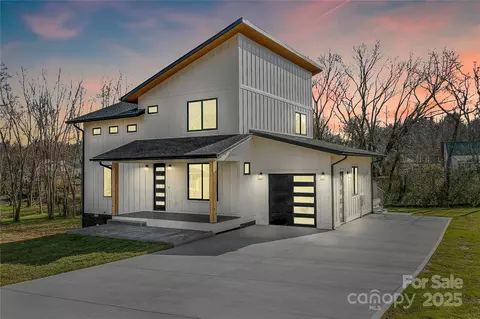 19 Scott Meadows Dr, Asheville, NC 28806