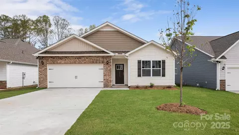 44 Woodvale Dr, Waynesville, NC 28786