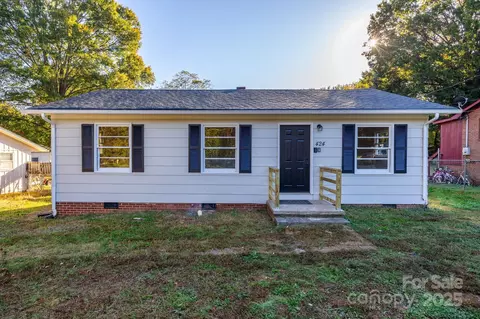 424 Wilson St, Statesville, NC 28677