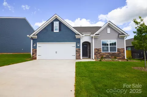 52 Woodvale Dr, Waynesville, NC 28786