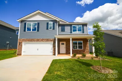 64 Woodvale Dr, Waynesville, NC 28786