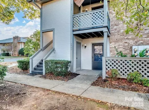 5847 Harris Grove Ln, Charlotte, NC 28212