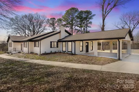 6211 Rock Island Rd, Charlotte, NC 28278