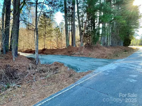 000 Green Creek Dr, Columbus, NC 28722
