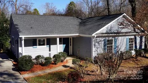 5542 Whistlewood Ln, Charlotte, NC 28208