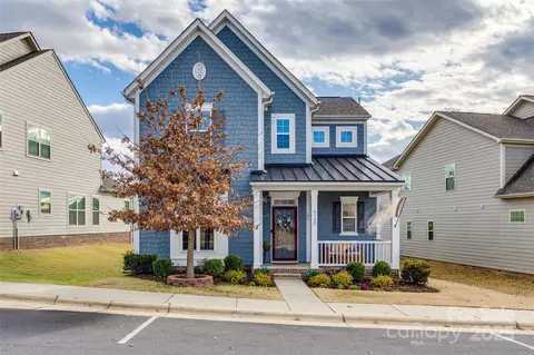 6142 Cloverdale Dr, Tega Cay, SC 29708