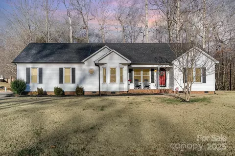 101 Ingonish Dr, Gastonia, NC 28056