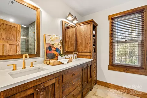 Bath - 60 Elseetos Dr, Brevard, NC 28712 photo 2 of 5