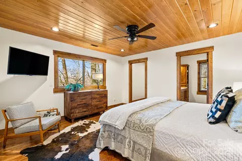 Bedroom - 60 Elseetos Dr, Brevard, NC 28712 photo 3 of 6