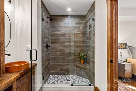Bath - 60 Elseetos Dr, Brevard, NC 28712 photo 5 of 5